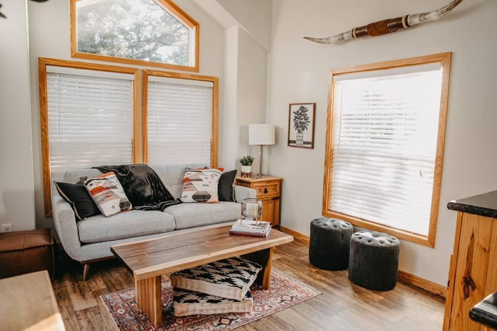 The Longhorn Cabin - Cabins At Rim Rock Austin Extérieur photo