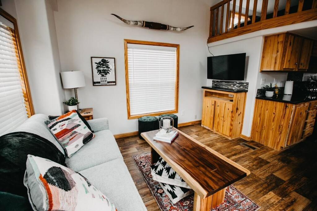 The Longhorn Cabin - Cabins At Rim Rock Austin Extérieur photo